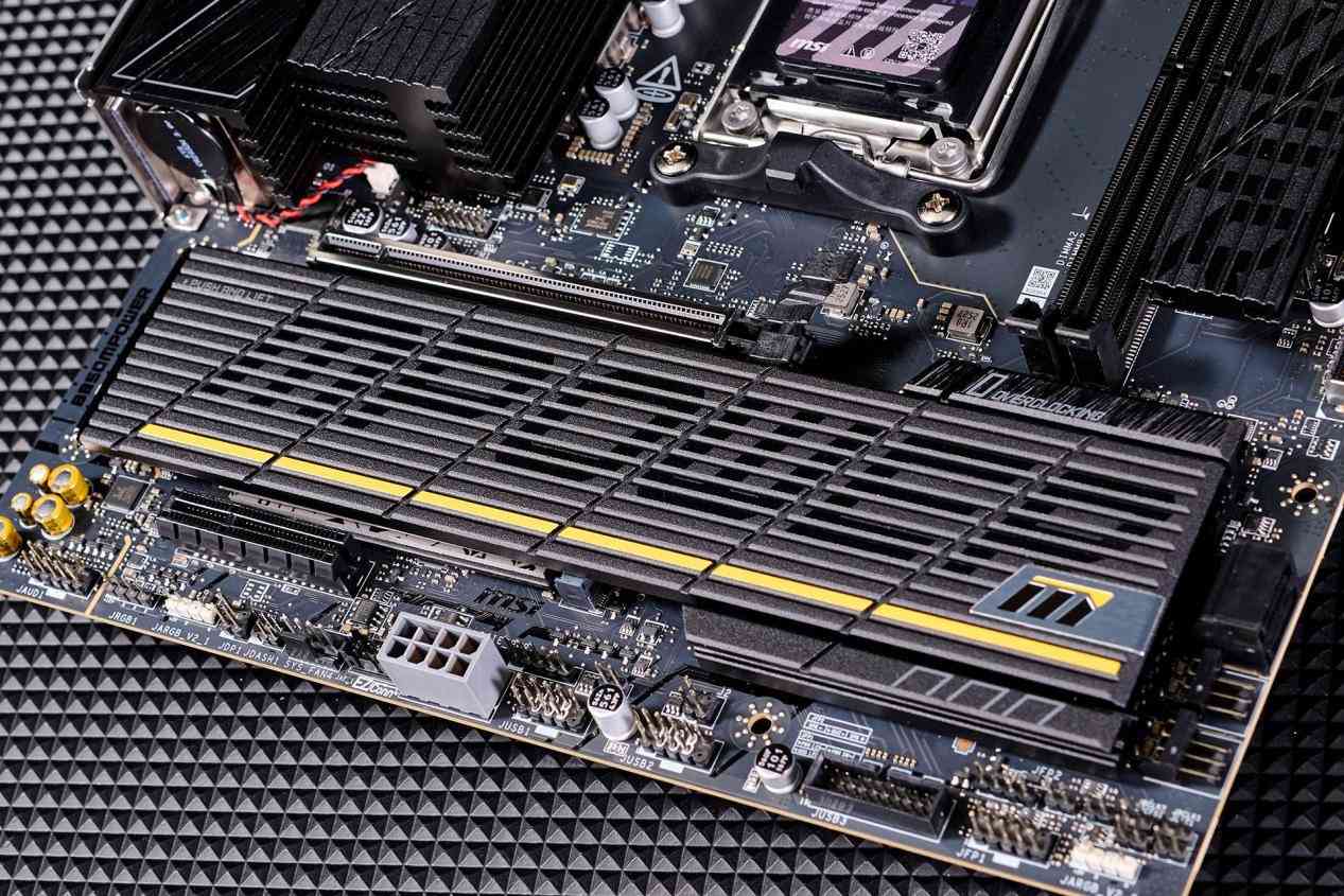 微星B850MPOWER主板深度评测:MPOWER系列的超频传奇延续,千元级性能炸裂之选 微星B850MPOWER主板深度评测:MPOWER系列的超频传奇延续,千元级性能炸裂之选