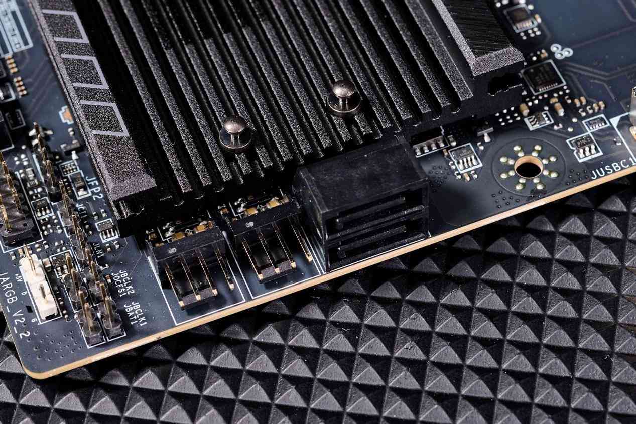 微星B850MPOWER主板深度评测:MPOWER系列的超频传奇延续,千元级性能炸裂之选 微星B850MPOWER主板深度评测:MPOWER系列的超频传奇延续,千元级性能炸裂之选