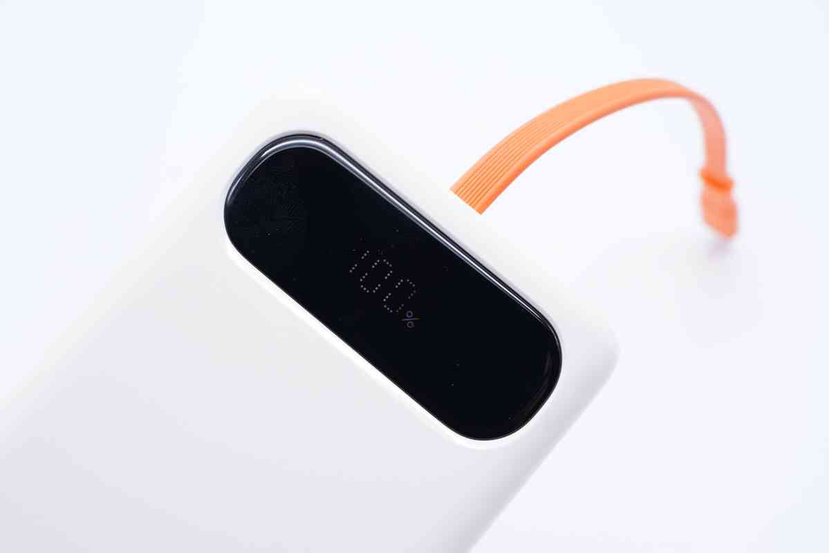 倍思充电宝深度评测:挂绳快充线一体设计,20W快充性能解析 倍思充电宝深度评测:挂绳快充线一体设计,20W快充性能解析