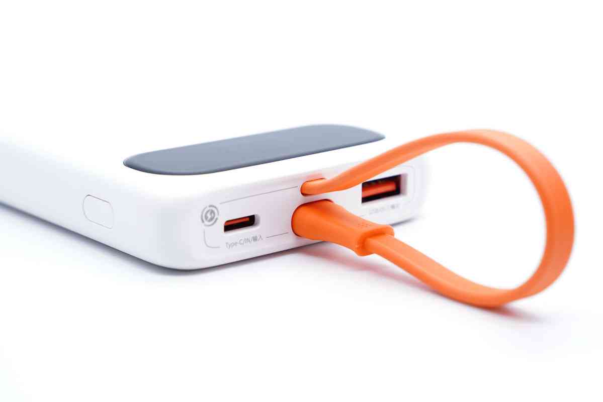 倍思充电宝深度评测:挂绳快充线一体设计,20W快充性能解析 倍思充电宝深度评测:挂绳快充线一体设计,20W快充性能解析