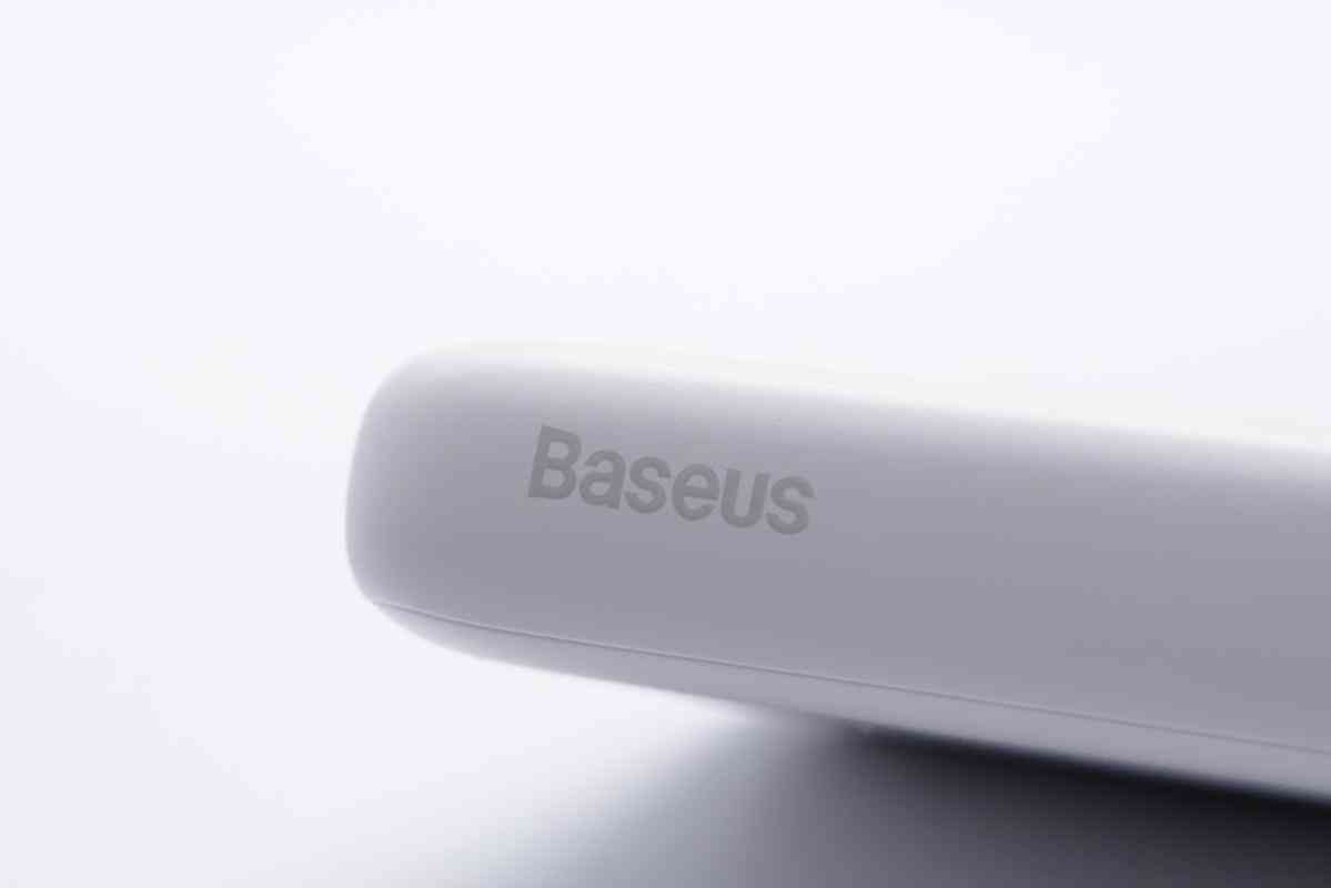 倍思充电宝深度评测:挂绳快充线一体设计,20W快充性能解析 倍思充电宝深度评测:挂绳快充线一体设计,20W快充性能解析