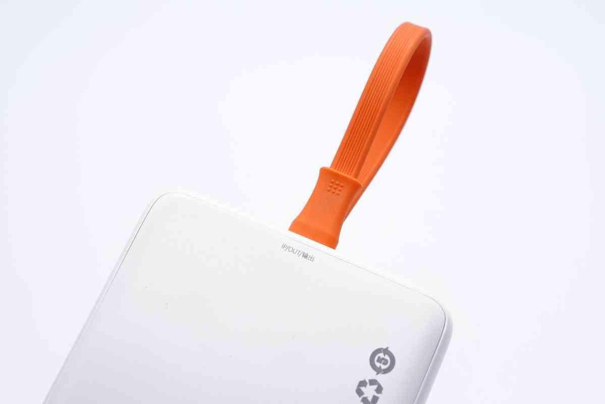 倍思充电宝深度评测:挂绳快充线一体设计,20W快充性能解析 倍思充电宝深度评测:挂绳快充线一体设计,20W快充性能解析