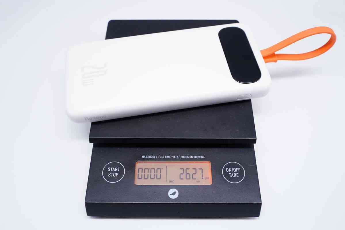 倍思充电宝深度评测:挂绳快充线一体设计,20W快充性能解析 倍思充电宝深度评测:挂绳快充线一体设计,20W快充性能解析