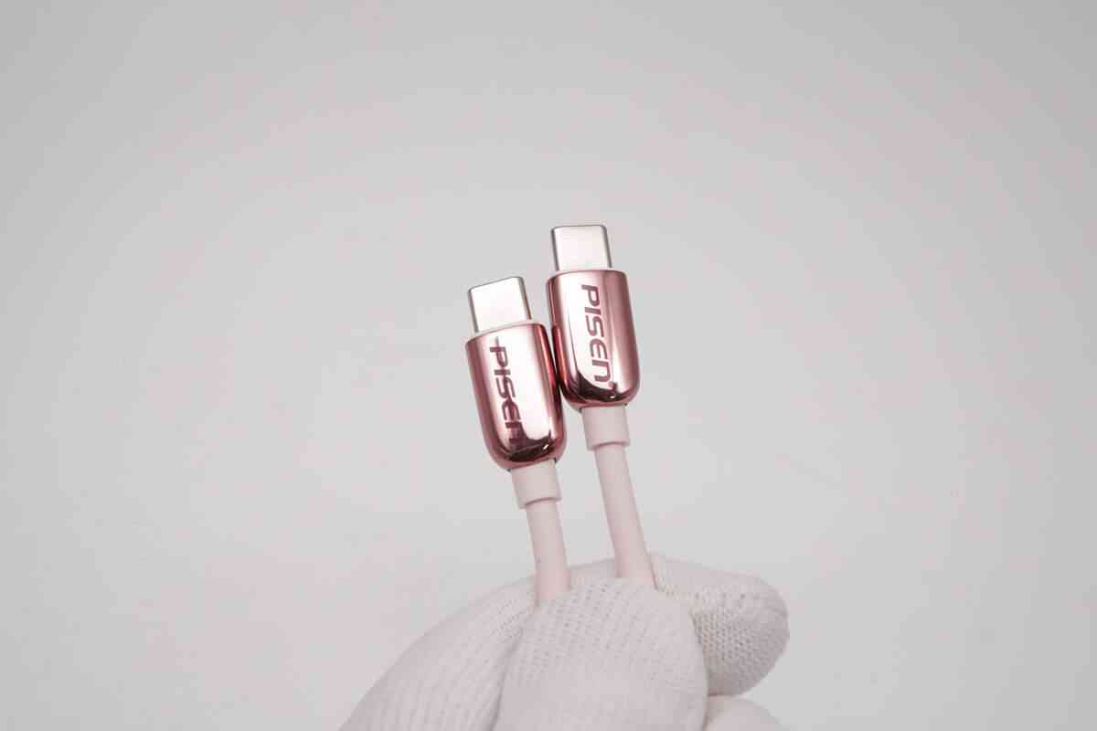 品胜口红充电宝全面评测：三合一设计、PD30W快充与便携体验