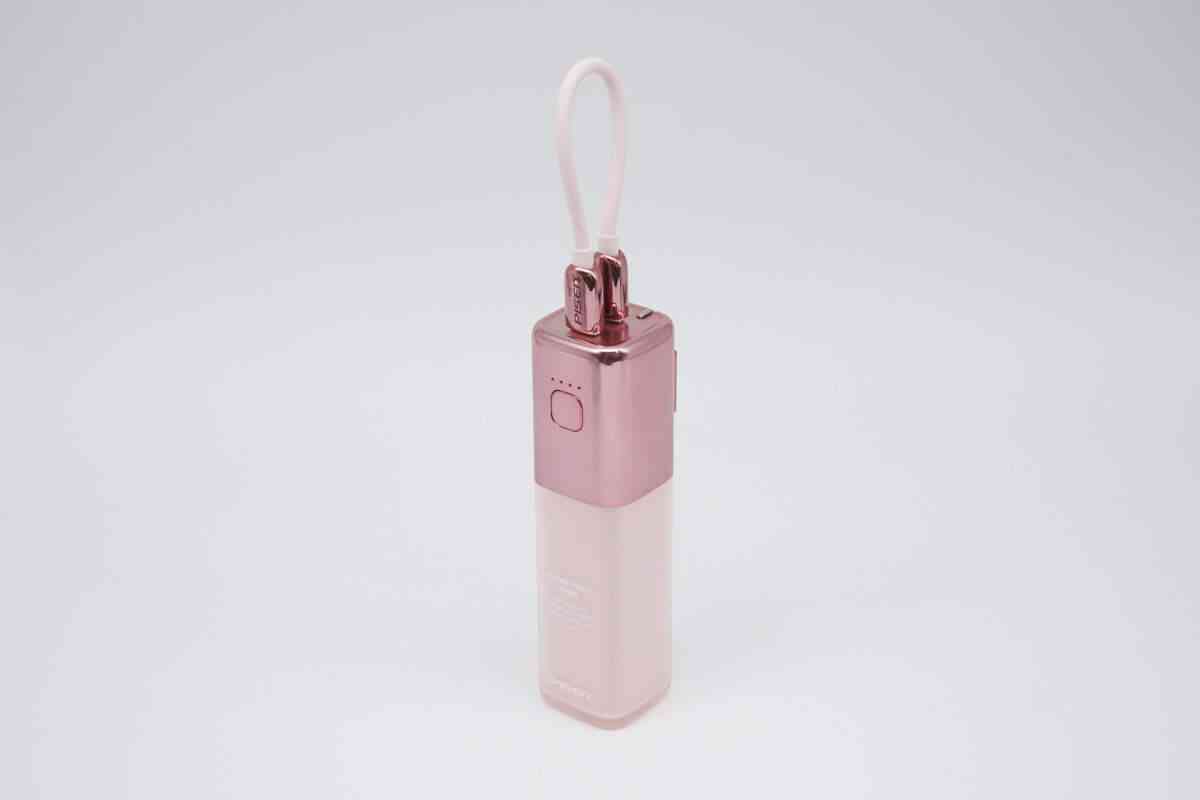 品胜口红充电宝全面评测：三合一设计、PD30W快充与便携体验