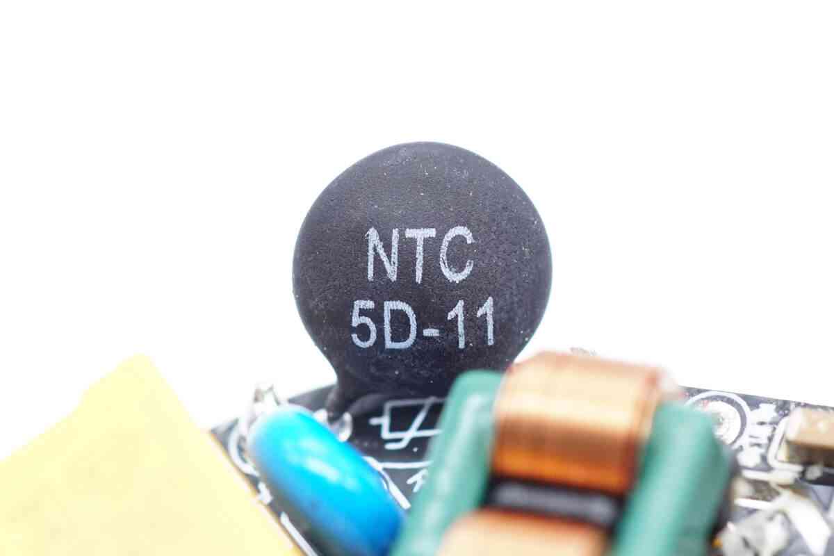 飞科高速吹风机深度评测:200元档无刷电机神器值不值得入手? 飞科高速吹风机深度评测:200元档无刷电机神器值不值得入手?