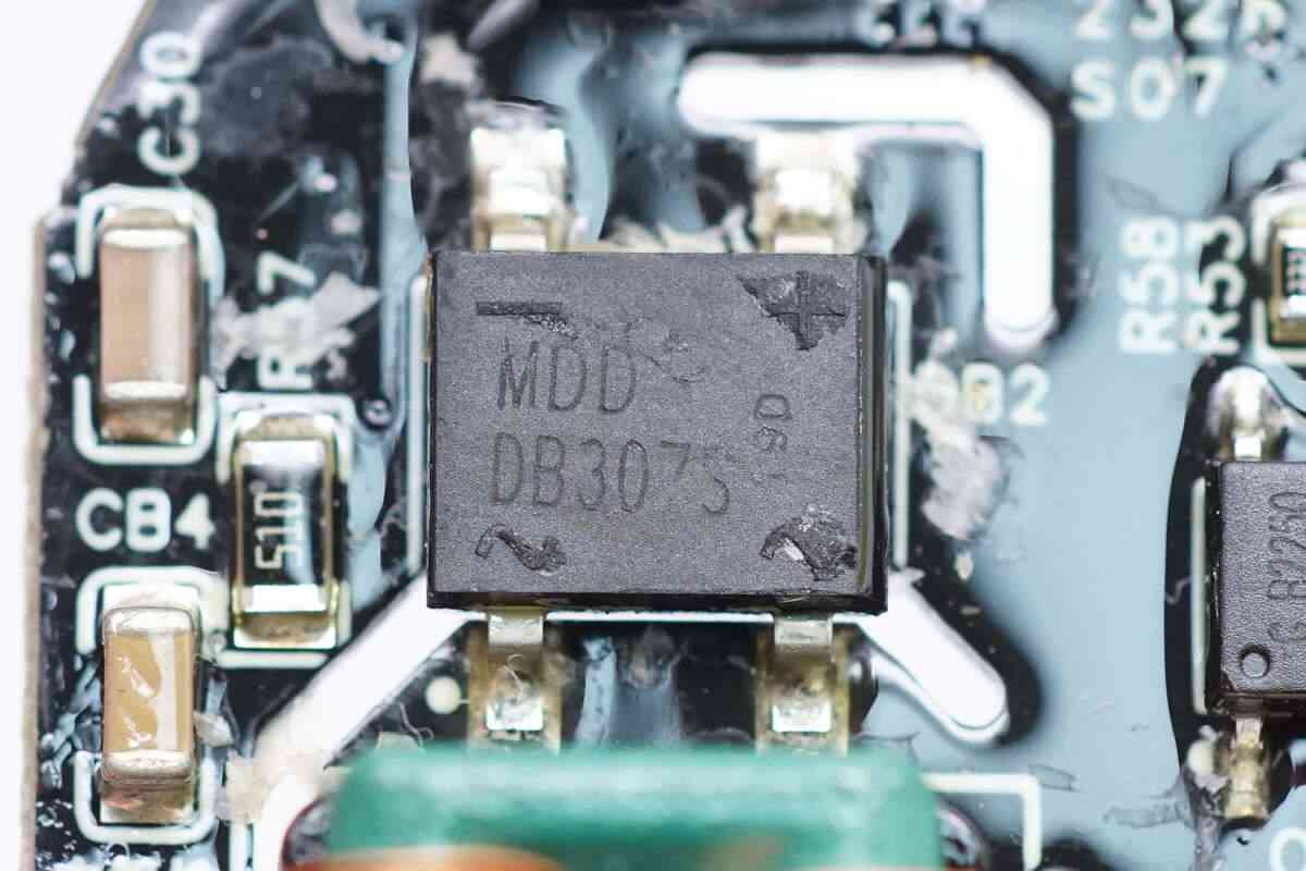 飞科高速吹风机深度评测:200元档无刷电机神器值不值得入手? 飞科高速吹风机深度评测:200元档无刷电机神器值不值得入手?