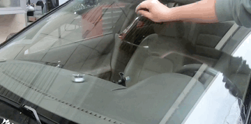 防冻玻璃水全方位实测:价格悬殊10倍,核心差异深度解析 防冻玻璃水全方位实测:价格悬殊10倍,核心差异深度解析