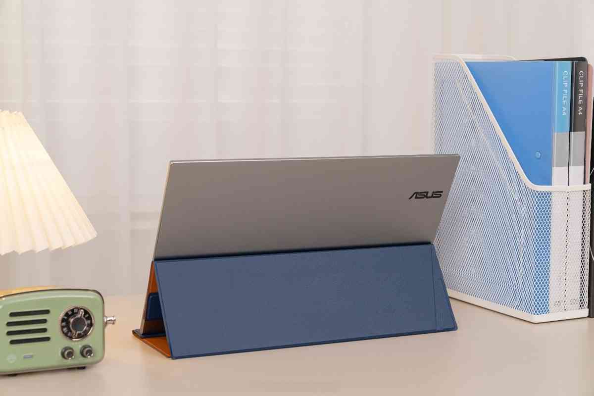 华硕显示器怎么样 色域高更轻薄 华硕ZenScreen OLED MQ16AH便携显示器测评