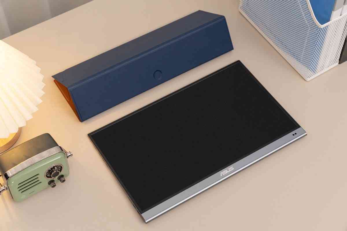 华硕显示器怎么样 色域高更轻薄 华硕ZenScreen OLED MQ16AH便携显示器测评