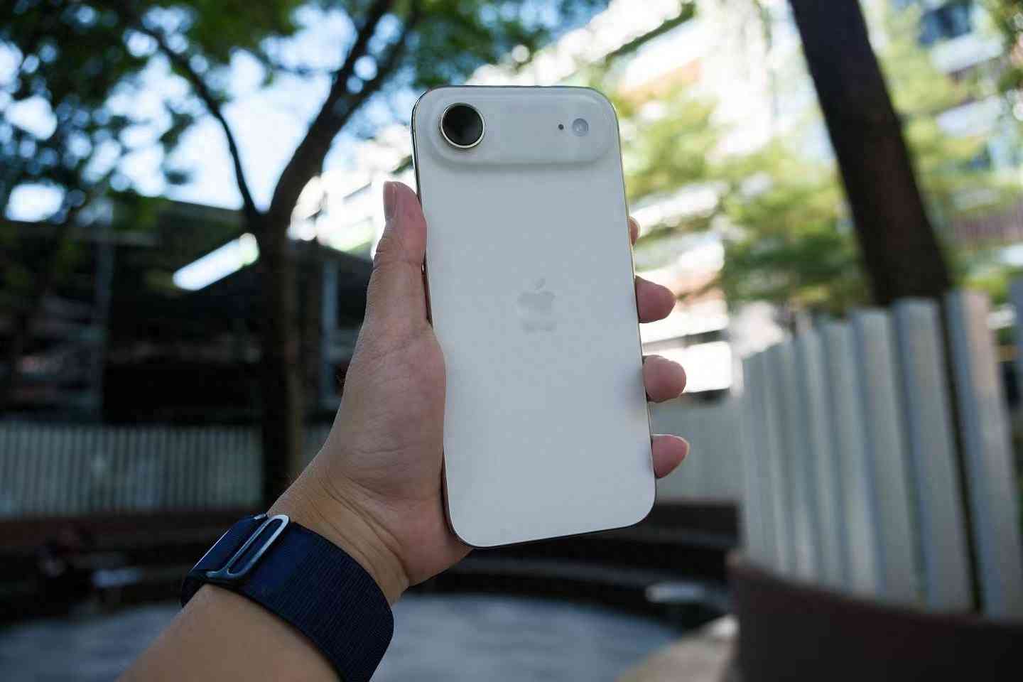 苹果air怎么样 极致轻薄！iPhone Air评测：手感绝了，影像减配也能打