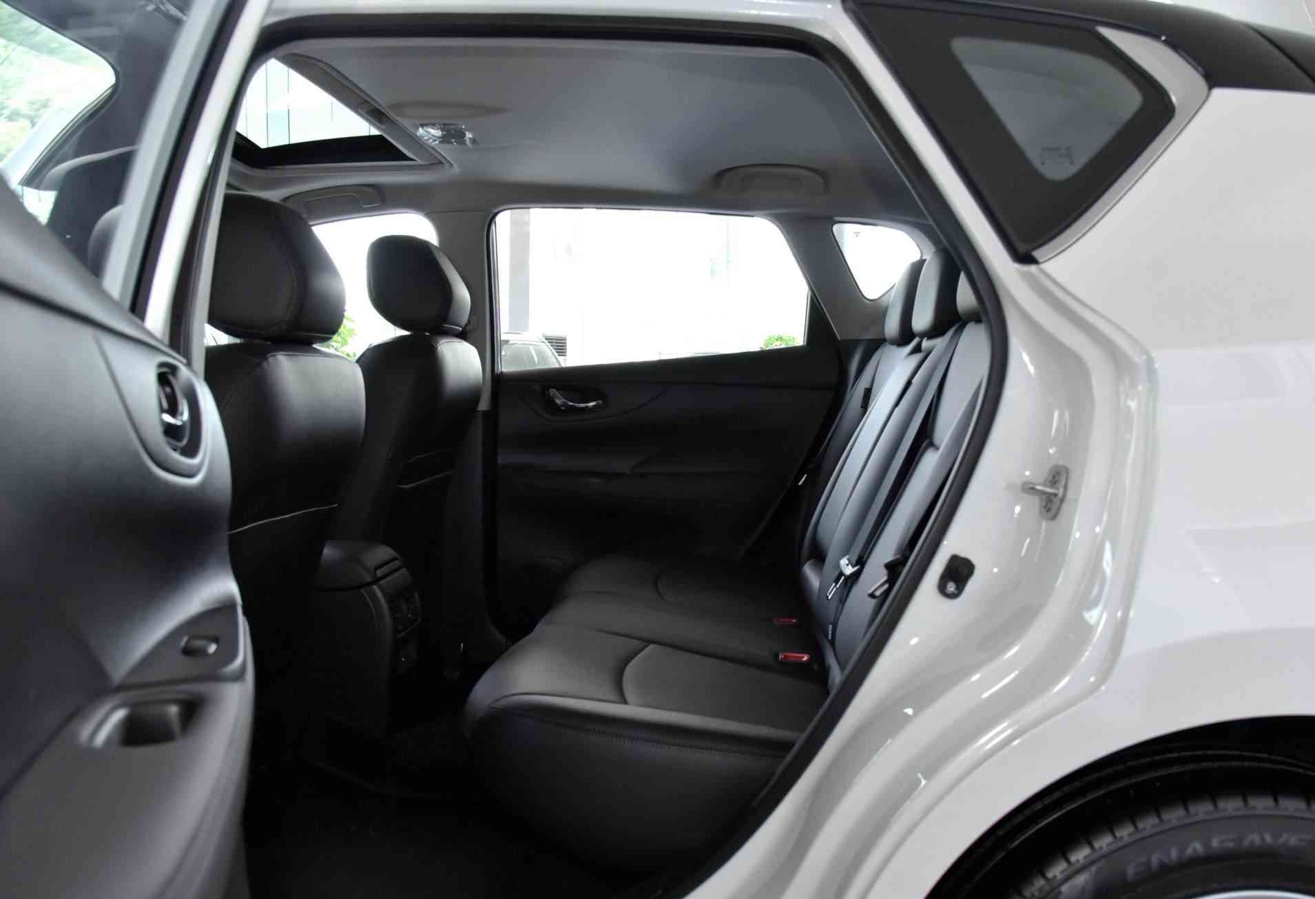 日产骐达全面评测:皮实耐用、空间宽敞、油耗经济的家轿之选 日产骐达全面评测:皮实耐用、空间宽敞、油耗经济的家轿之选