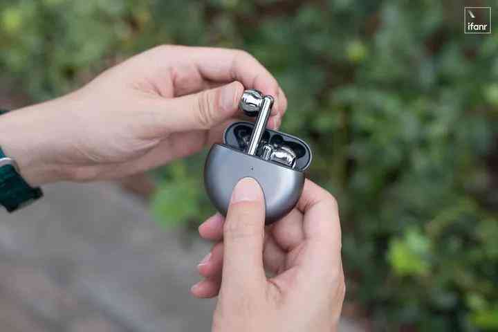 蓝牙耳机怎么样 横评 5 款真无线耳机，我们有必要顺着手机品牌买耳机吗？