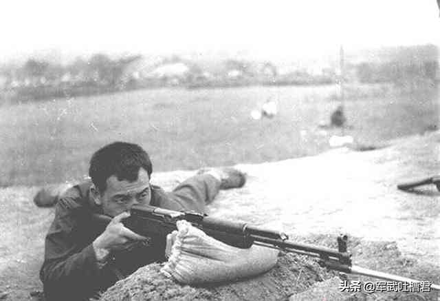 AK47与56式半自动步枪：经典武器的深度解析