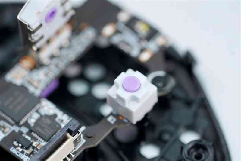 雷柏鼠标怎么样 雷柏VT7金属漆鼠标评测:性能解锁能耗更优 向旗舰再进半步 雷柏鼠标怎么样 雷柏VT7金属漆鼠标评测:性能解锁能耗更优 向旗舰再进半步