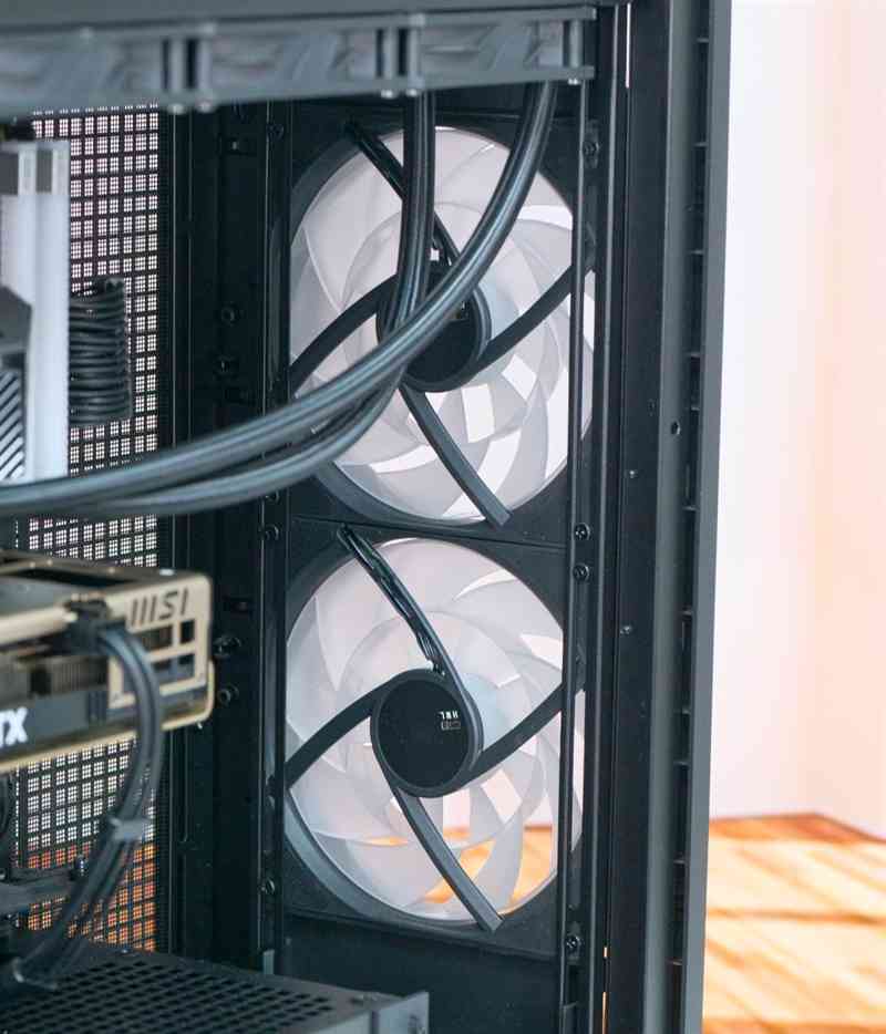 微星机箱怎么样?微星MPG VELOX 300R AIRFLOW PZ刀锋装机评测:散热强大,满足你对大机箱的最苛刻需求 微星机箱怎么样?微星MPG VELOX 300R AIRFLOW PZ刀锋装机评测:散热强大,满足你对大机箱的最苛刻需求